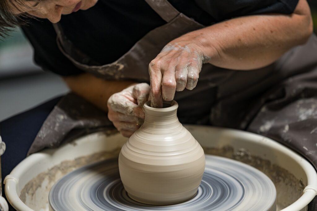 potter, pottery, vase-4682257.jpg